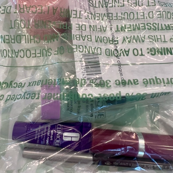 Clinique skincare and makeup samples - Picture 3 of 5